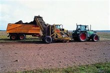 Machinaal plaggen op het Dwingelderveld