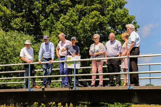 Deltacommissaris op bezoek in gebied de Drentsche Aa